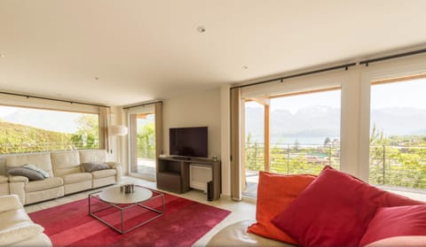 NEW! Villa l'or bleu -DUPLEX & MAINFLOOR- by Les éclectiques Apartment in Sévrier