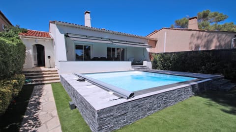 Facade/entrance, Swimming pool