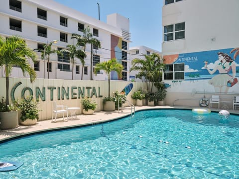Swimming pool