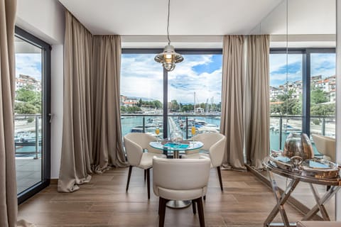Sea view, Breakfast, Lunch, Dinner, Non alcoholic drinks, children, Family
