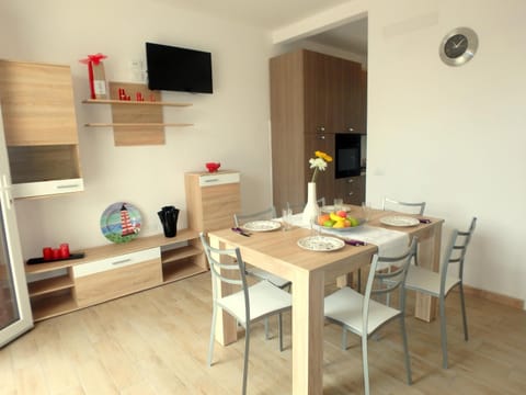 TV and multimedia, Kitchen or kitchenette, Living room, Dining area