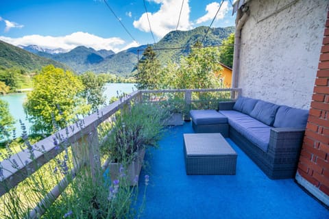 Natural landscape, Balcony/Terrace, Seating area, Lake view, Mountain view