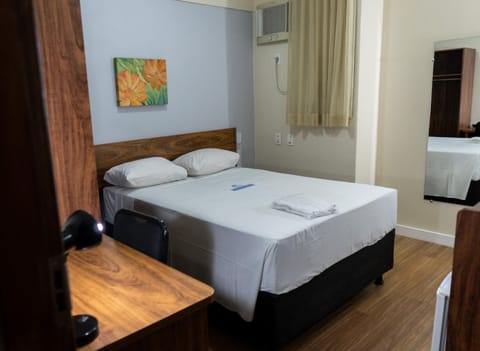 Property building, Bed, Photo of the whole room, Bedroom, towels