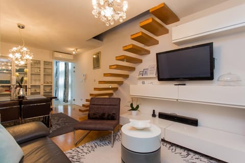 TV and multimedia, Living room, Dining area