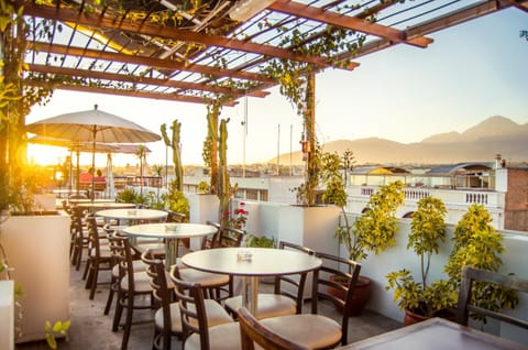Restaurant/places to eat, Natural landscape, Balcony/Terrace, Sunset