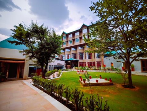 Facade/entrance, Garden, View (from property/room)