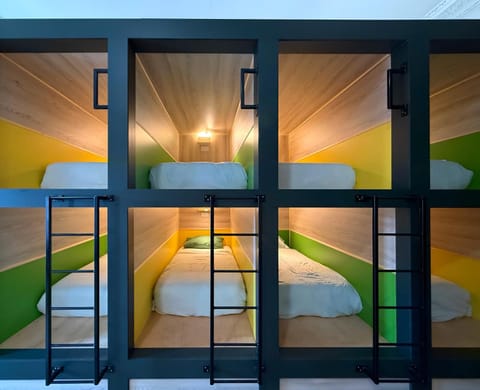 Bedroom, bunk bed