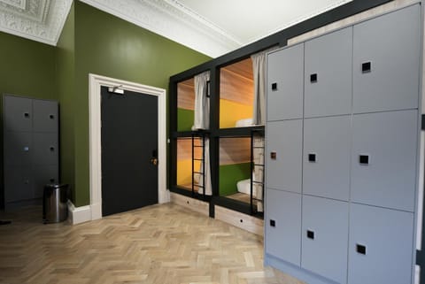 Revolver Edinburgh Hostel in Edinburgh