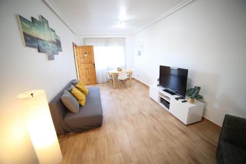 TV and multimedia, Living room, Seating area, Evening entertainment