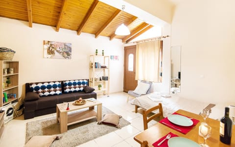 Photo of the whole room, Seating area