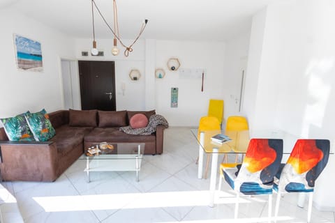 Communal lounge/ TV room, Photo of the whole room, Dining area, furniture