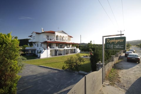 Facade/entrance, Garden