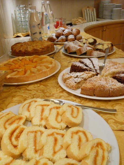 Restaurant/places to eat, Food and drinks