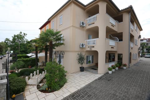 Facade/entrance, Garden, Garden view