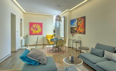 Living room, Seating area, Dining area