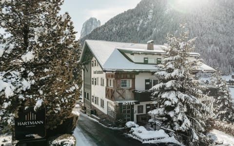 Facade/entrance, Winter