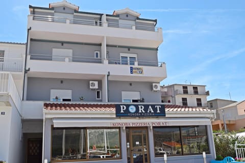 Property building, Restaurant/places to eat
