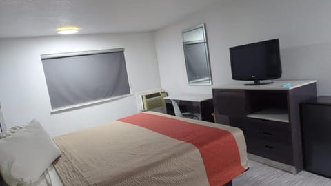 Evergreen Inn & Suites Portland Motel in Portland