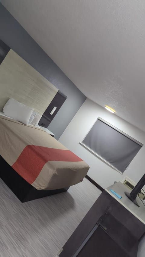 Evergreen Inn & Suites Portland Motel in Portland