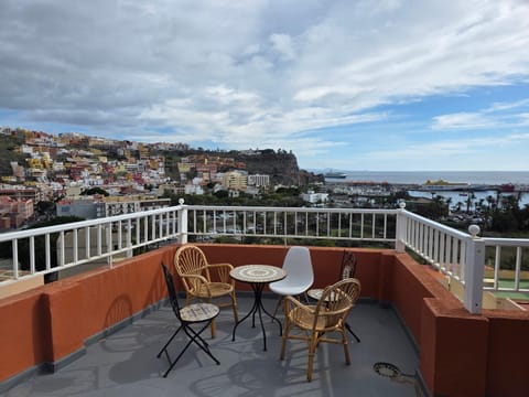 View (from property/room), Balcony/Terrace, City view, Sea view
