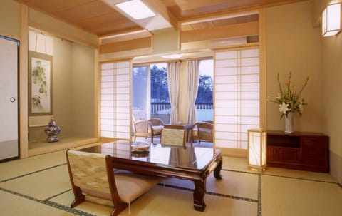 Photo of the whole room, Decorative detail
