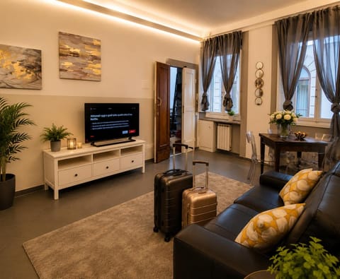 Communal lounge/ TV room, TV and multimedia, Living room, Seating area