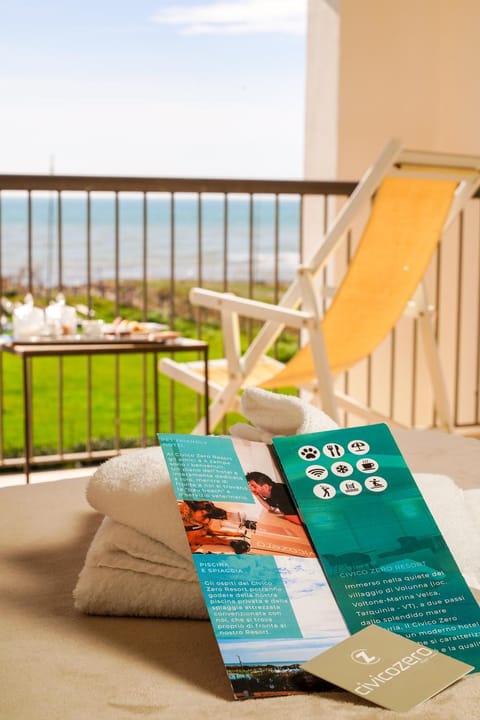 Day, Natural landscape, Summer, View (from property/room), Balcony/Terrace, Decorative detail, Bedroom, Landmark view, Sea view