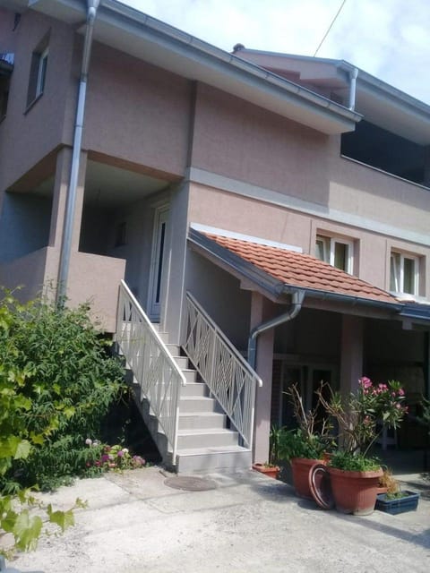 Facade/entrance, Off site