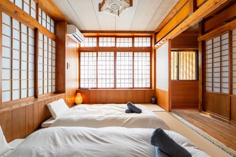 Bed, Bedroom, air conditioner