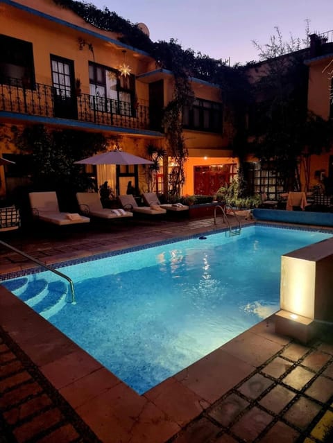 Property building, Patio, Night, Pool view, Swimming pool, Swimming pool, sunbed