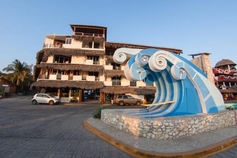 Property building, Facade/entrance, City view, Sea view, Street view