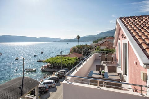 Property building, Neighbourhood, Natural landscape, View (from property/room), Balcony/Terrace, City view, Sea view