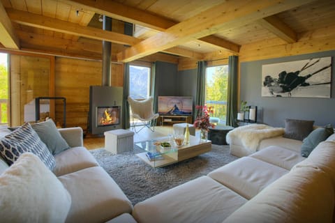 Communal lounge/ TV room, TV and multimedia, Living room, Seating area, Evening entertainment
