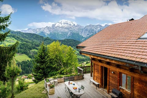 Property building, Day, Natural landscape, Summer, Balcony/Terrace, Mountain view