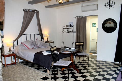 Bed, Photo of the whole room, Bedroom, air conditioner