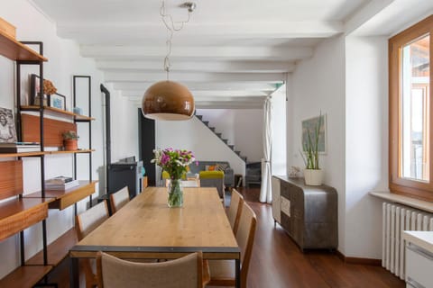 TV and multimedia, Living room, Seating area, Dining area, Lake view