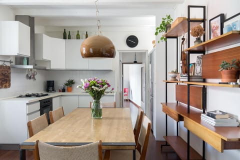 Kitchen or kitchenette, Lake view, Landmark view, Mountain view