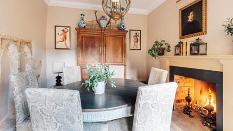 Decorative detail, Seating area, Dining area, flat iron