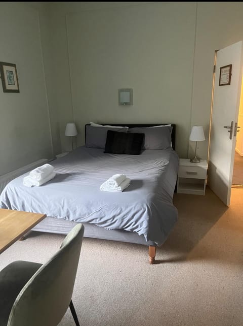 Bed, TV and multimedia, Coffee/tea facilities, Photo of the whole room, Seating area, microwave