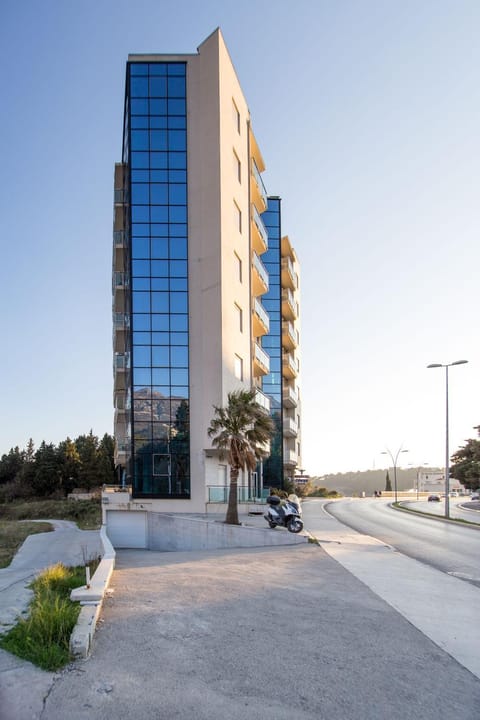 Property building, Location
