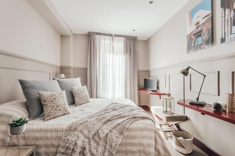 TV and multimedia, Bedroom, City view