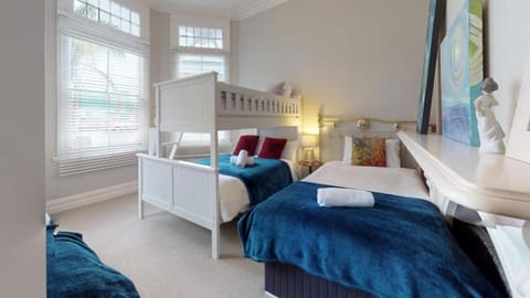 Bed, Photo of the whole room, Bedroom, bunk bed