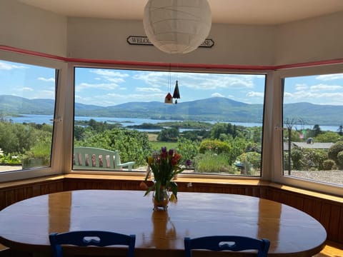 Dining area, Lake view, Mountain view