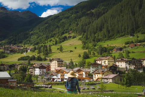 On site, Supermarket/grocery shop