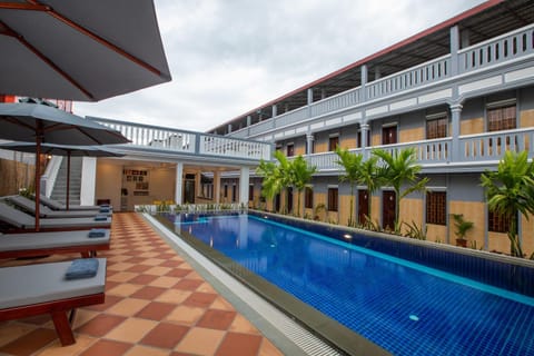 Swimming pool