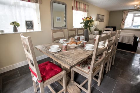 Newly renovated Old bakery House in Bath, 3 Bedroom, FREE Parking House in Bath