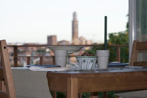 Day, Dining area