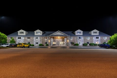 All Towne Suites Hotel in Saint Robert