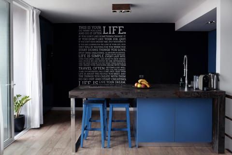 Coffee/tea facilities, Dining area