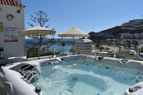 Hot Tub, Solarium